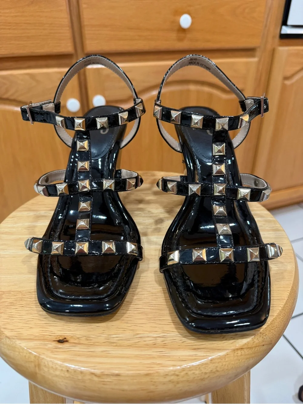 Mix No. 6 Noreen Black Patent Gold Studded Wedge Sandals 9 Y2K